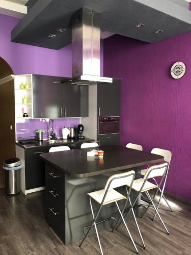 Majoituspaikan Hernad Apartment keittiö tai keittotila