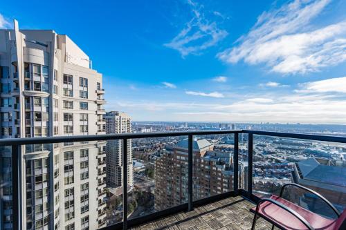 Executive 2BR-2Bath Condo, High Floor, Parking – Photos 3