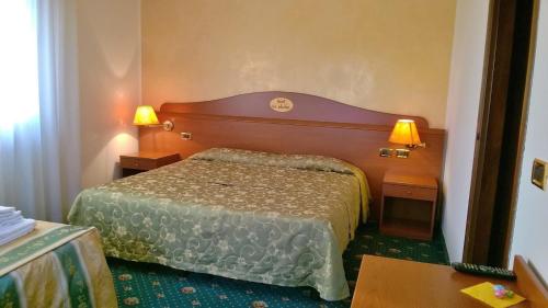 Кровать или кровати в номере Hotel Green castellani