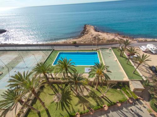 Very lightful apartment. Incredible sea views. Big terrace, Swimming pool. AC. Very close to Alicante city center.