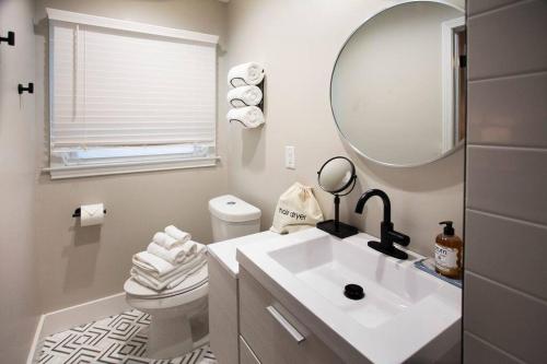 Un baño de The Midtown Gem