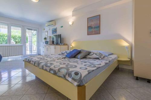 a bedroom with a bed in a room at One-Bedroom Apartment in Crikvenica XVII in Dramalj