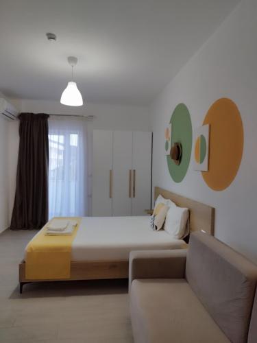 Postel nebo postele na pokoji v ubytování Iris Apartments Ksamil