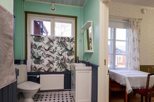 Ένα μπάνιο στο Villa Sofia Barösund