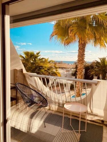 LE CALI, P2 Cabine dans une résidence avec piscine, vue mer et parking privé