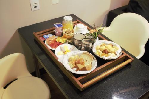 Makanan di atau berdekatan hotel