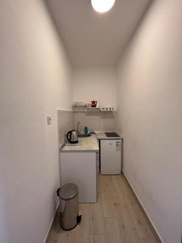 Ksenia Guesthouse Apartments and Studiosにあるキッチンまたは簡易キッチン