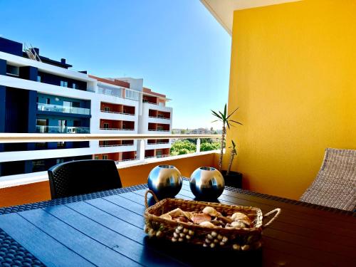 Casa Sol WIFI, AC, Pool, Near Praia da Rocha Beach