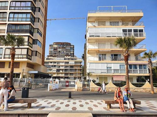 First line apartment with 3 bedrooms and seaviews