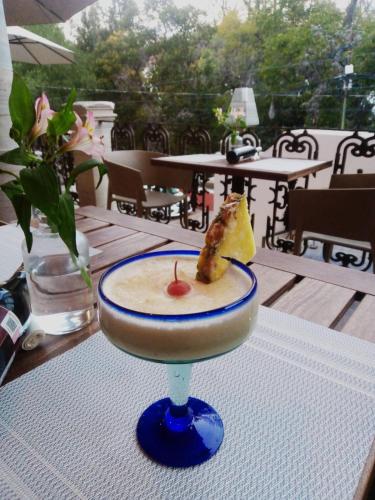 a drink on a table with a piece of food at Casa Florencia Hotel Boutique in Guanajuato
