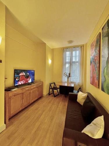 TV a/nebo společenská místnost v ubytování Ferienwohnung - Schweriner Altstadt - FeWo 7