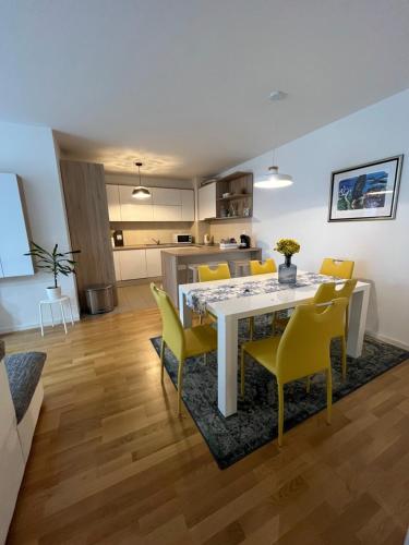 Apartment Mimice - Private garage parking space