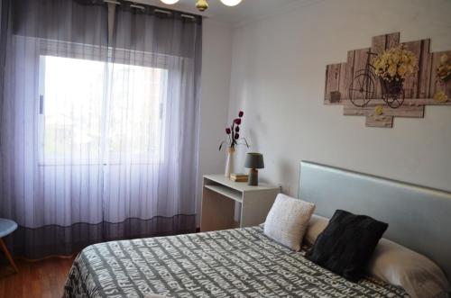 Postel nebo postele na pokoji v ubytování REGO DA RAÑA APARTMENTS