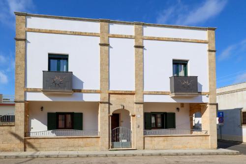 an old building with four pillars at Il Sole Del Salento in Salve