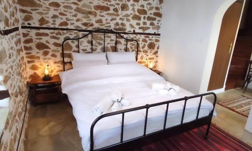 Ένα ή περισσότερα κρεβάτια σε δωμάτιο στο San Lorenzo Cottage - Παραδοσιακά Πέτρινα Δωμάτια