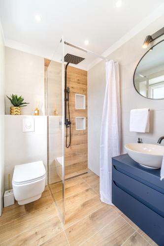 a bathroom with a shower and a toilet and a sink at Kuća za odmor INK in Nerežišće
