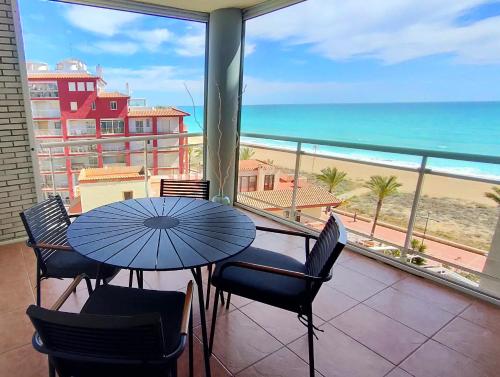 Apartamento en la playa con piscina