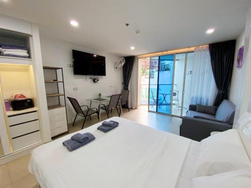 Postel nebo postele na pokoji v ubytování Sands Condo Studio 015 by ThaiminatorPattaya