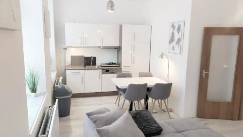 a living room with a table and chairs and a kitchen at Super Wohnungen #2, #3 und #4 DG im Zentrum, Süd-Sonne und Burg-Blick in Stolberg