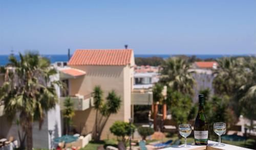 Nespecifikovaný výhled na moře nebo výhled na moře při pohledu z aparthotelu