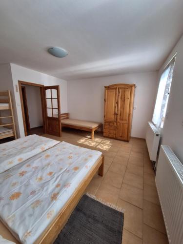 Postel nebo postele na pokoji v ubytování Chalupa u Šobrů