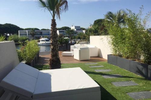 Belle grande marina en duplex avec appontement