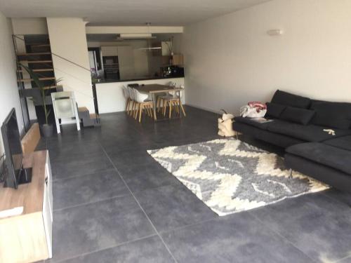 Belle grande marina en duplex avec appontement