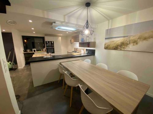 Belle grande marina en duplex avec appontement