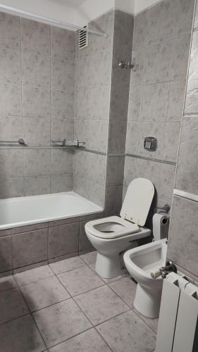 a bathroom with a toilet and a tub and a sink at Recoleta 2 amb in Buenos Aires