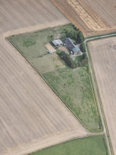 an aerial view of a farm house in a field at Ferienwohnungen Das Finkhaus in Simonsberg
