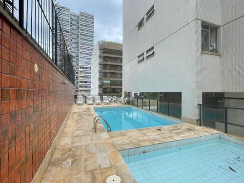 a swimming pool in the middle of a building at Duas Suítes e o Cristo Redentor in Rio de Janeiro