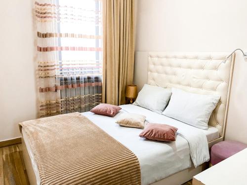 Un ou plusieurs lits dans un hébergement de l'établissement Alex Hotel