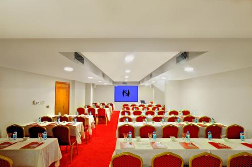 Μια τηλεόραση ή/και κέντρο ψυχαγωγίας στο Starton Hotel