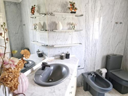 a bathroom with two sinks and a toilet at Spacious house with pool and garden in Congosto in Congosto