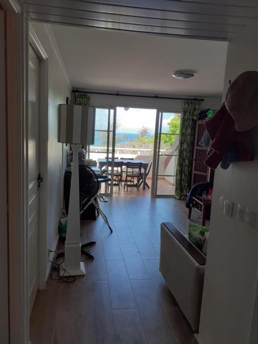 TV a/nebo společenská místnost v ubytování TROPIC Appartements PREMIUM village vacances vue mer Guadeloupe St Anne