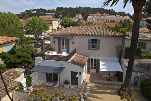 an aerial view of a white house with a tree at Hotel des Lices in Saint-Tropez