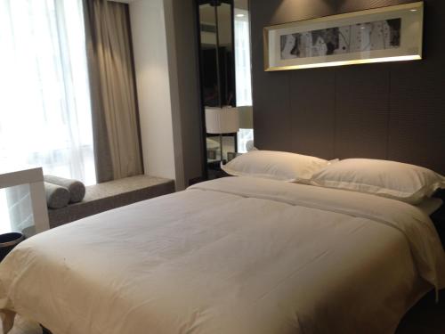 Postel nebo postele na pokoji v ubytování Guangzhou City Join Hotel Ouzhuang Branch