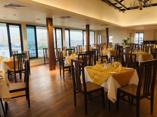 Restaurace v ubytování Grand Oriental Hotel