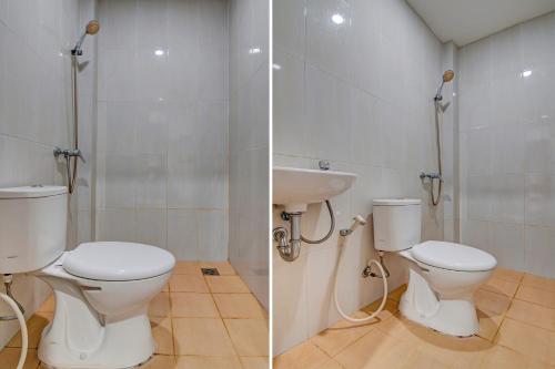 2 Bilder eines Badezimmers mit WC und Waschbecken in der Unterkunft OYO 92501 Wisma Sakinah Syariah in Rambah