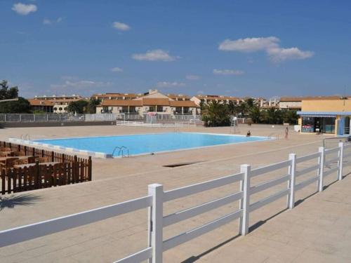 Bazén v ubytovaní Appartement 5 Couchages tout Confort proche Mer alebo v jeho blízkosti