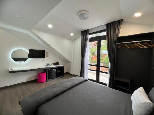 Η κουζίνα ή μικρή κουζίνα στο Lê Gia Đà Lạt Hotel - Số 21 Đường Khe Sanh