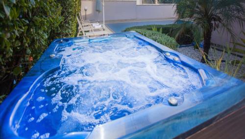 una vasca blu riempita d'acqua in un cortile di Villa 1 Sandy Beach Villas - Heated pool - Jacuzzi - Private Beach Area - Sea Views a Polis Chrysochous