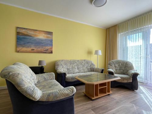a living room with two chairs and a table at Ferienwohnungen Hüning in Grömitz