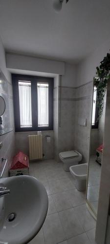 a bathroom with a tub and a toilet and a sink at La Casa Blanca in Grottammare