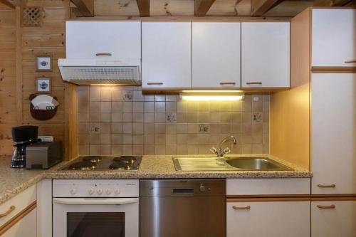 Kuchyňa alebo kuchynka v ubytovaní Haus Monika Silvrettablick