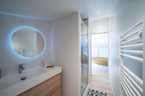 Kúpeľňa v ubytovaní Le Duplex de Monique - Beau Duplex proche plage