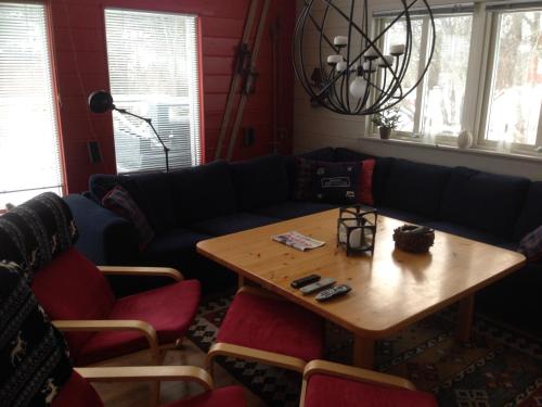 a living room with a table and a couch at BraHus Edvin 12 in Åre