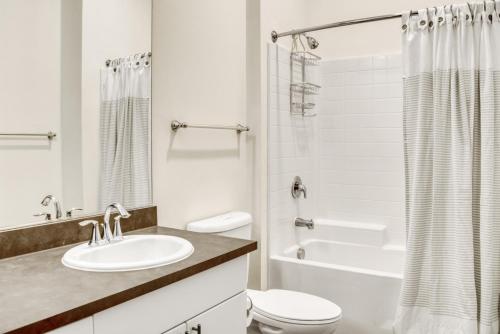 Ballard 1BR w WD BBQ Gym nr Waterfront SEA-396_3