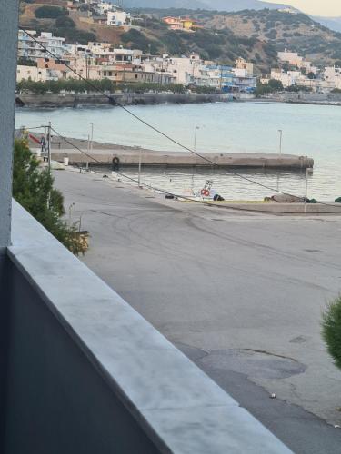 a view of a beach and a body of water at Lyttos in Tsoútsouros