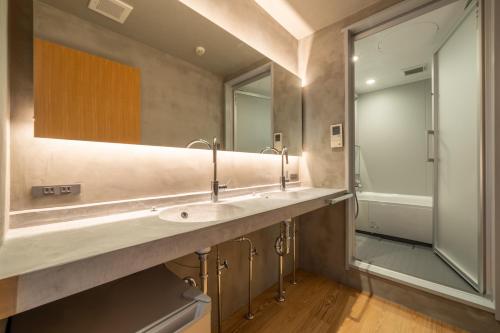 a bathroom with two sinks and a mirror at Ryokan Yamazaki in Kyoto